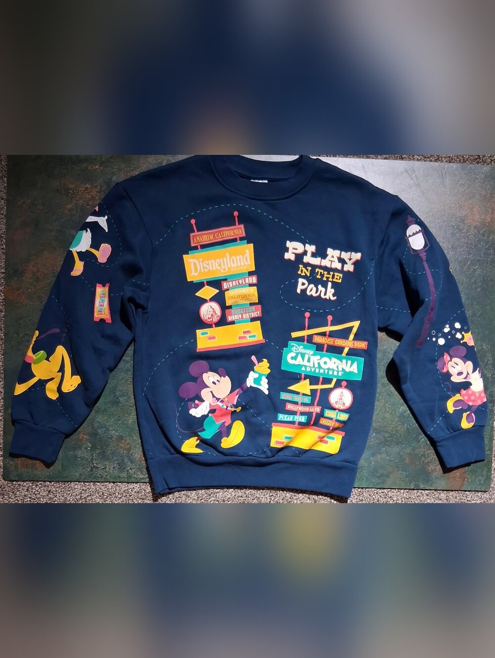 NWOT-Disneyland California Adventure Navy 'Play in the Park' Men's Sweatshirt